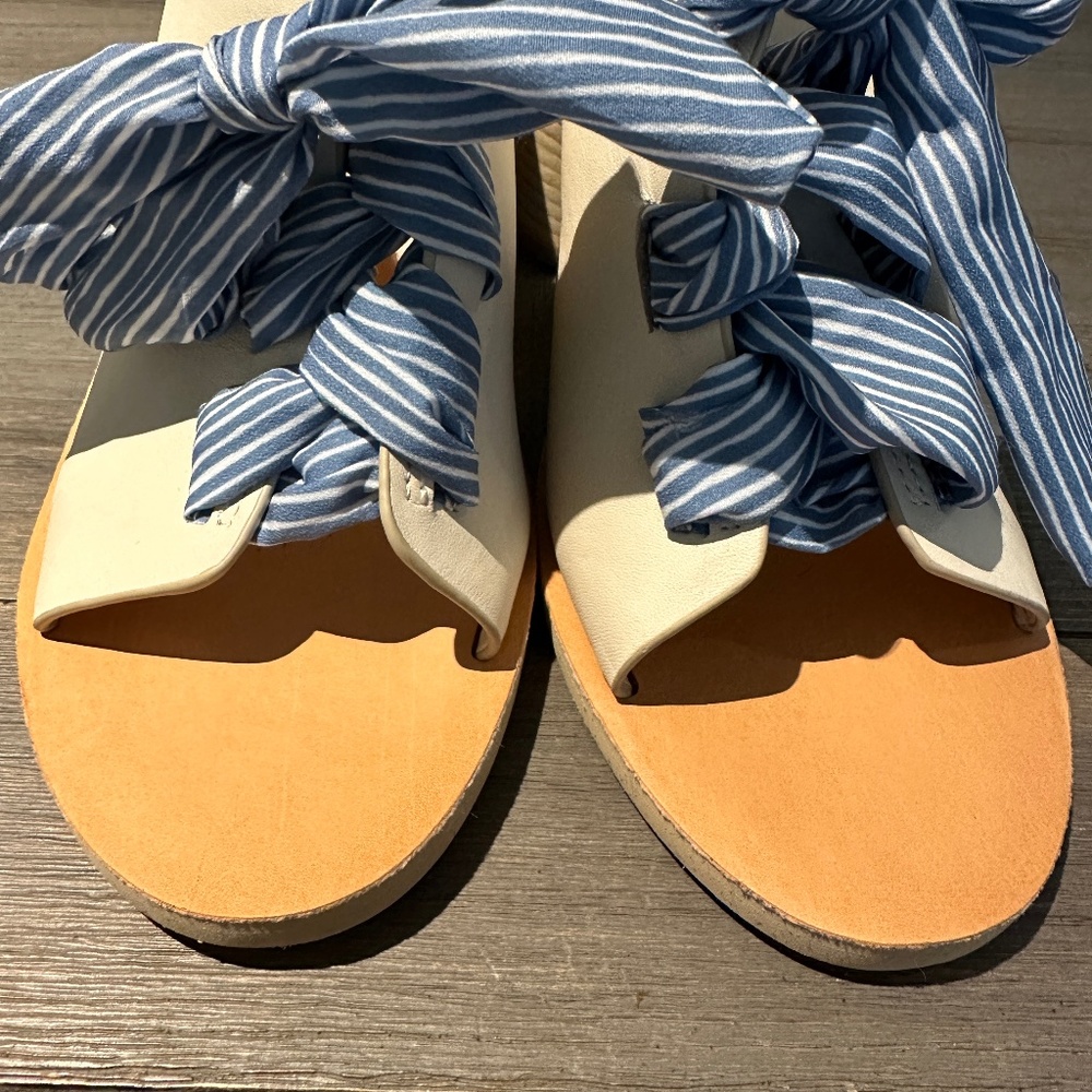 Dolce Vita Amber Cream and Blue Striped Heels Size 8 - Picture 4 of 8